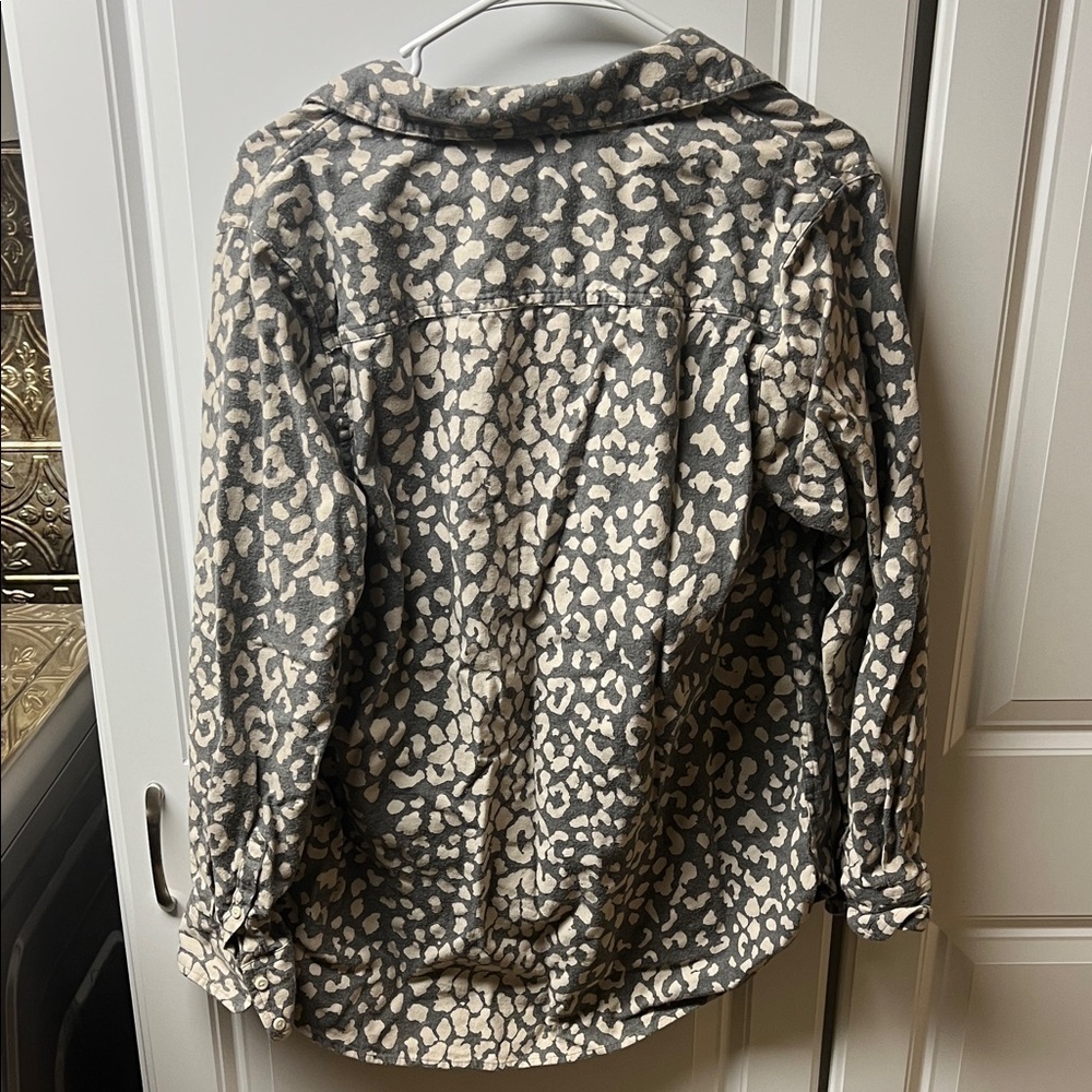 Target "Merona"  Gray & Cream Leopard Half Button Down Shirt, XL - Picture 4 of 4